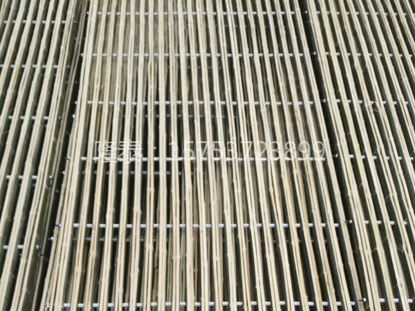 竹羊床（漏糞板）